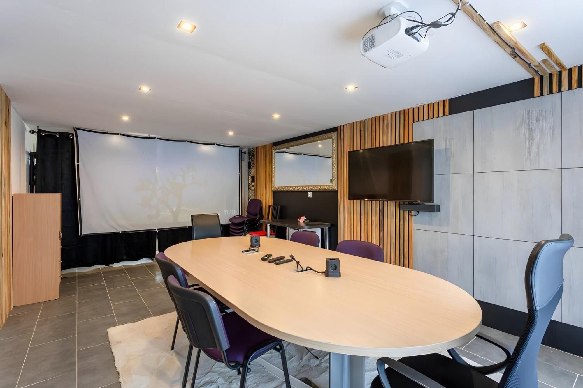 La Ferriere  Rez De Jardin & Salle De Reunion מראה חיצוני תמונה
